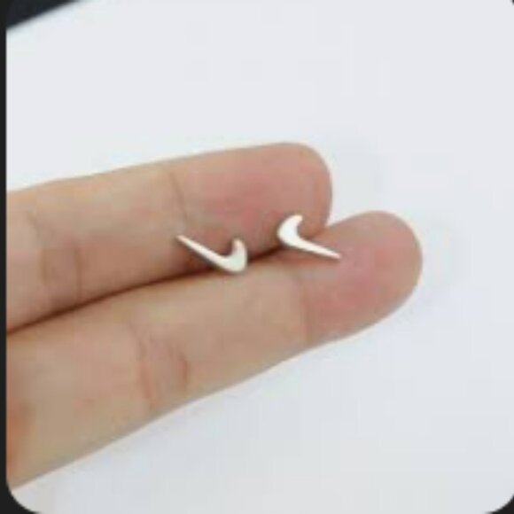NIKE: Woman’s Swoosh Silver stud earrings - Picture 2 of 6